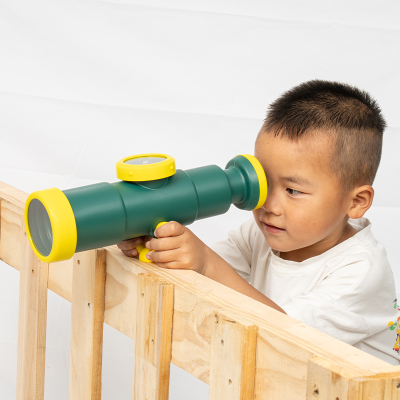 Kính thiên văn đồ chơi có la bàn làm việc